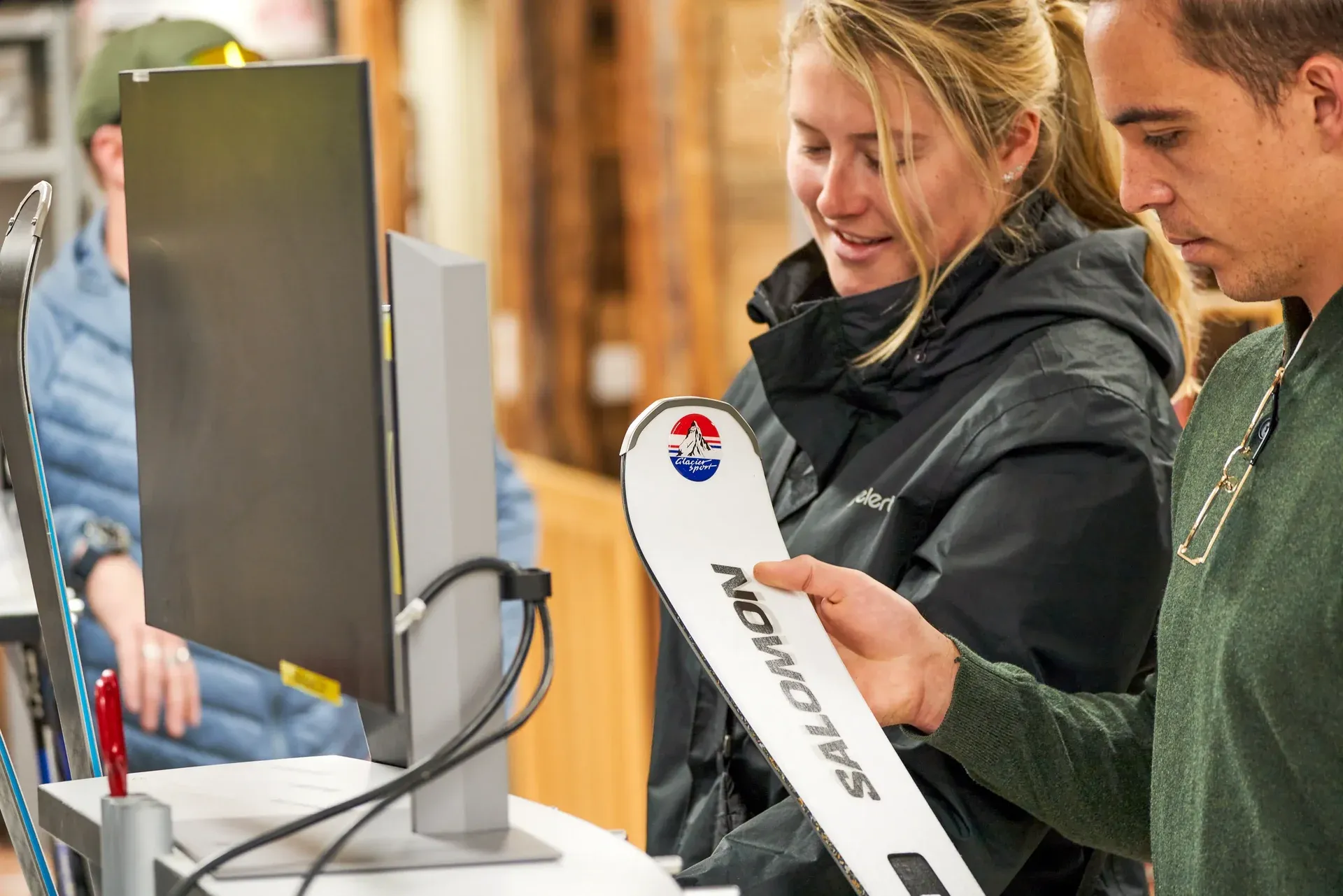 Service consultation with two customers