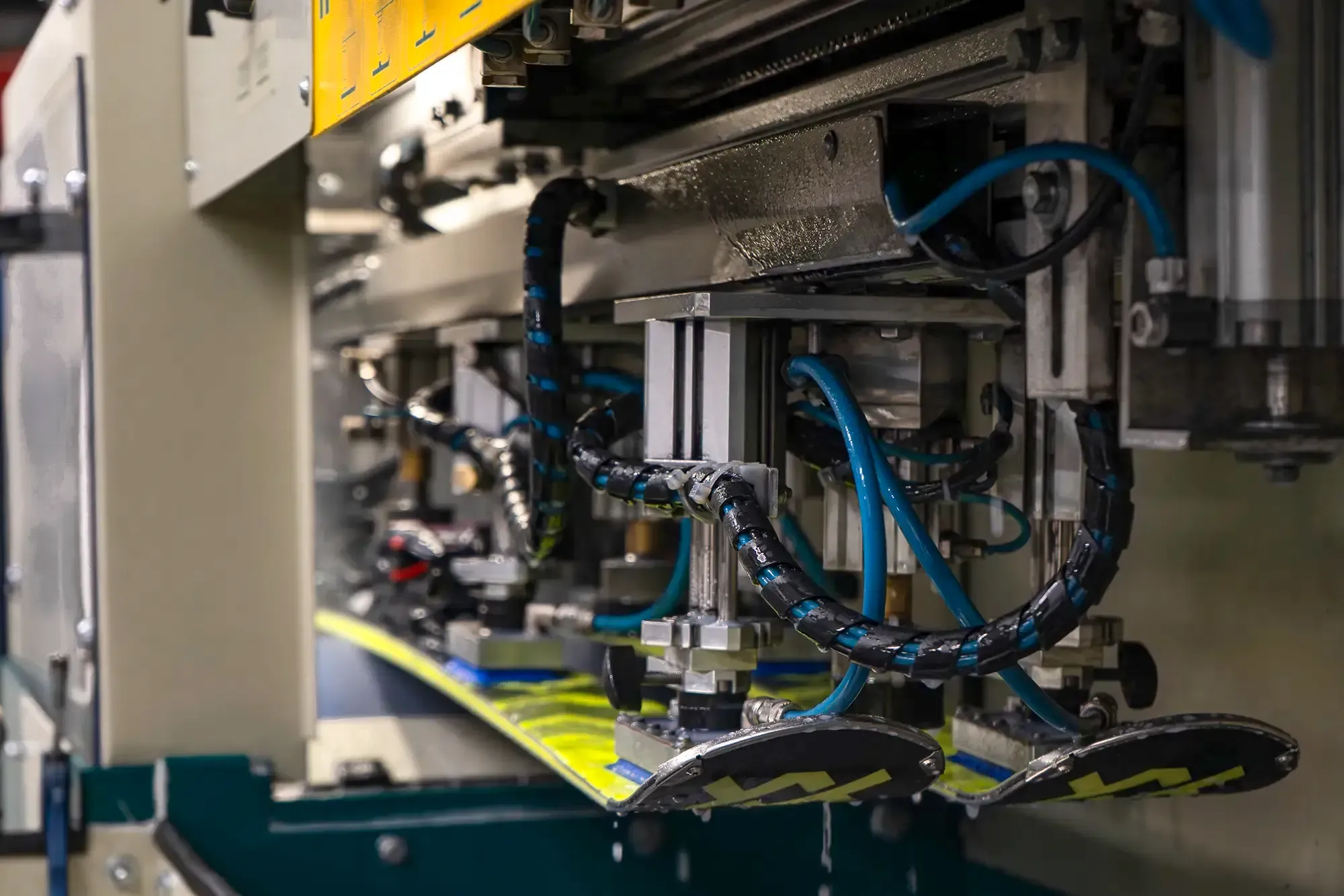 Base grinding machine for ski service